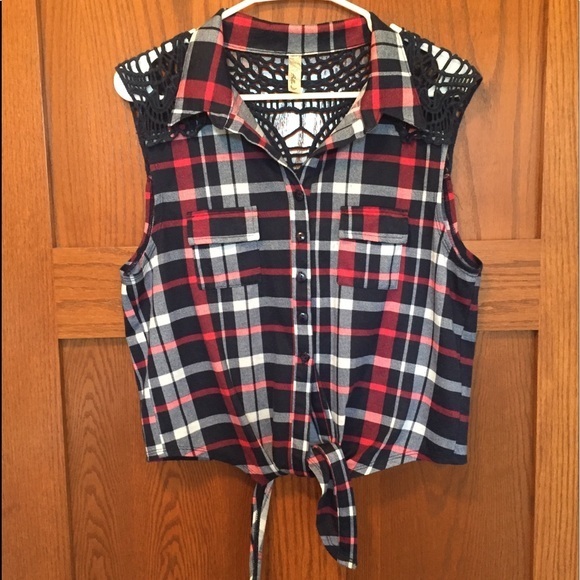 Bella D Plaid Sleeveless Tie Front Top, Si… - Picture 2 of 9